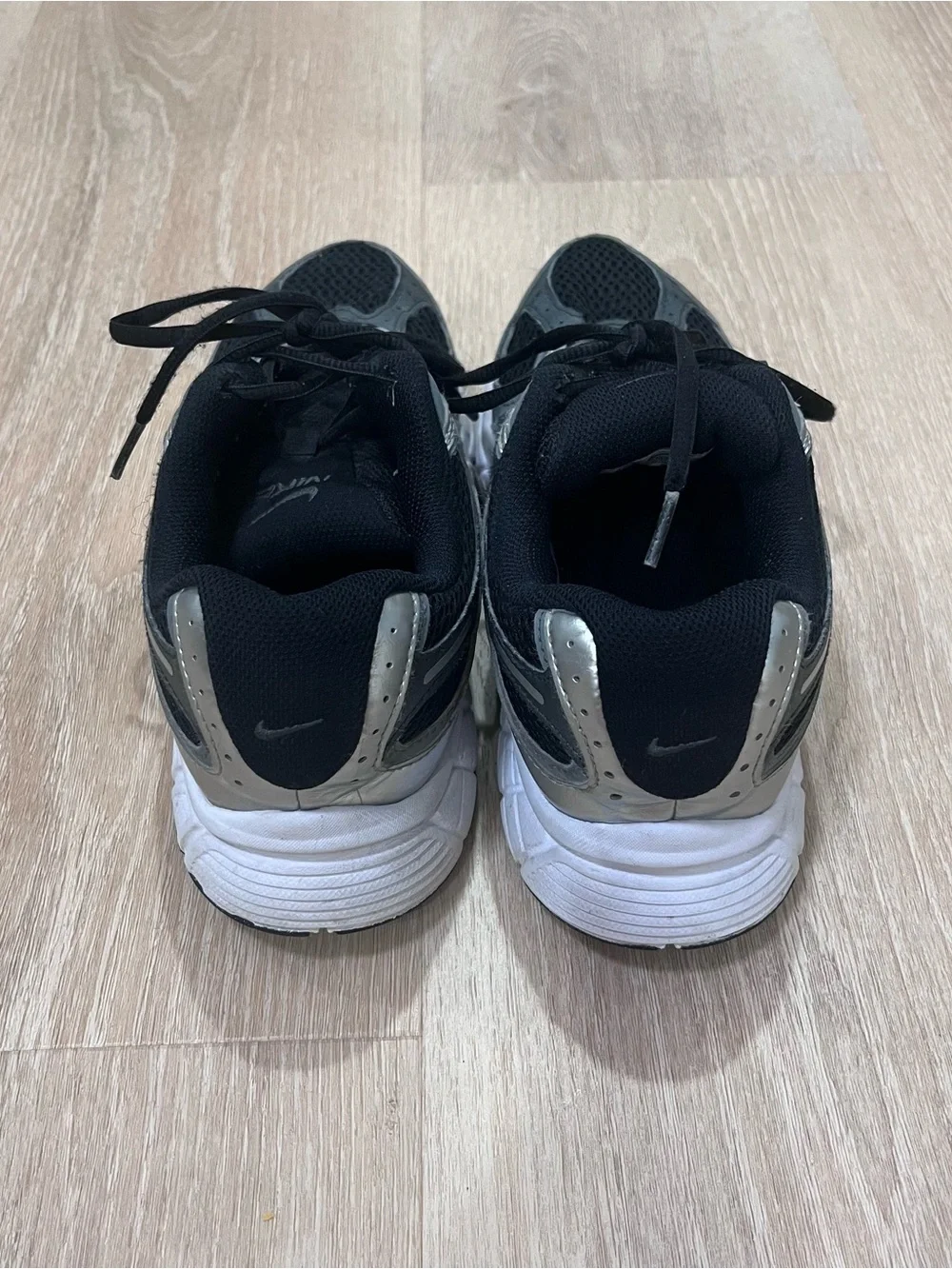 Nike V5 RNR Black Metallic Silver Y2K Running Shoes US 6.5Y Women 8 HQ6411-001
